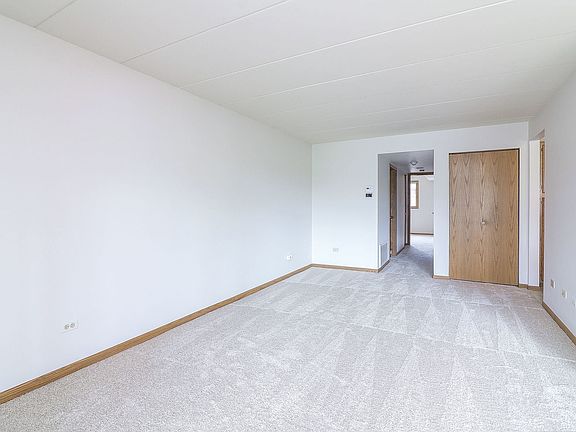 4th image of 7525 Sheridan Dr APT 1F