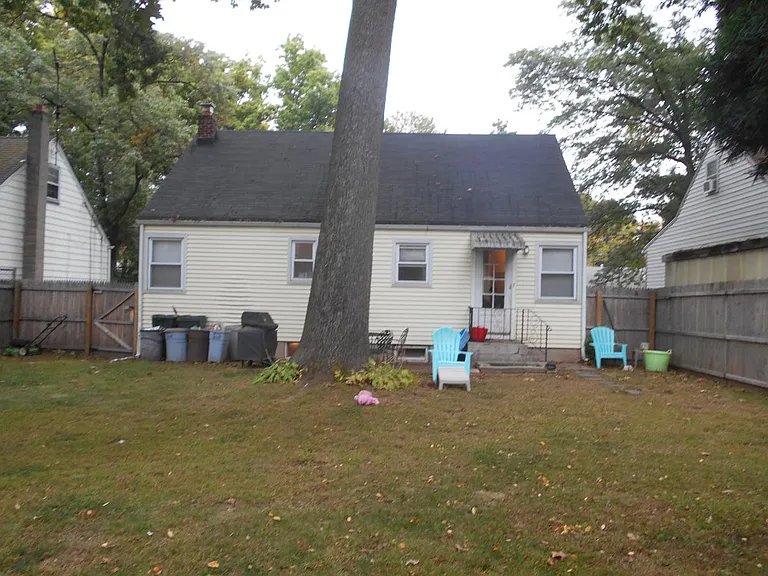 822 Pratt St — Photo 4