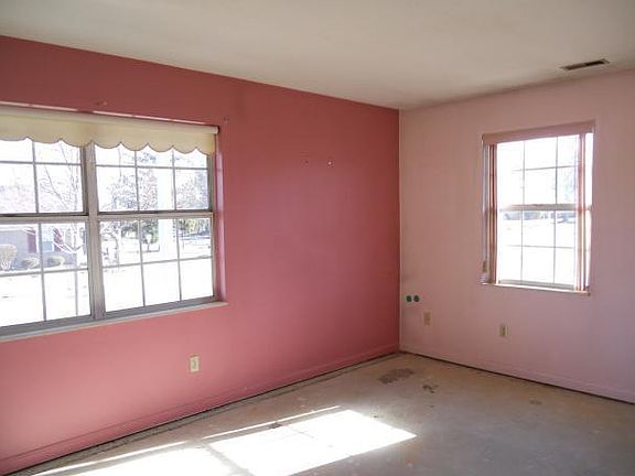 3rd image of 3501 Amberway Ct