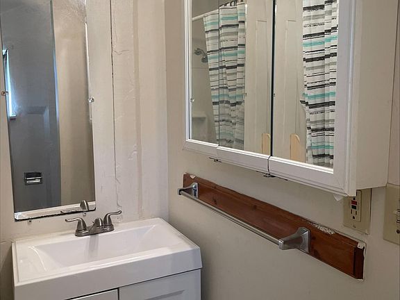 2nd image of 212 Crosby St #1