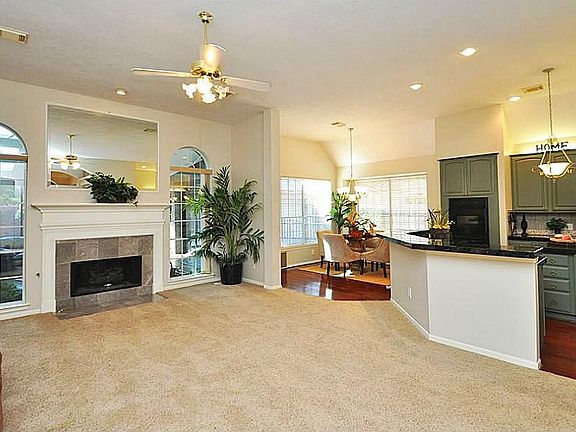 3rd image of 718 Winston Ln