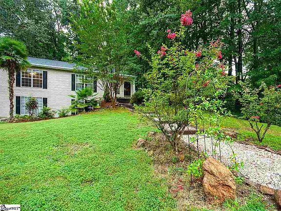 3rd image of 153 Greenvista Ln