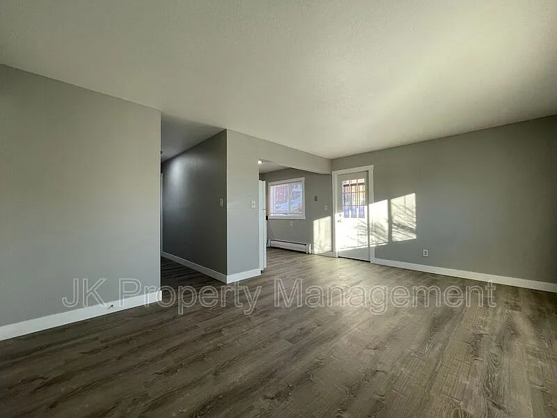 2 bed, 1.0 bath, 900 sqft, $1,025 — Photo 3