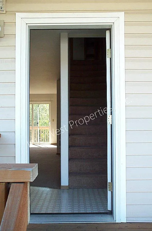 2 bed, 2.5 bath, 974 sqft, $1,825 — Photo 4