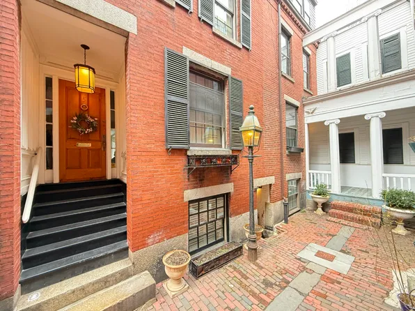 5 Rollins Pl, Boston, MA 02114
