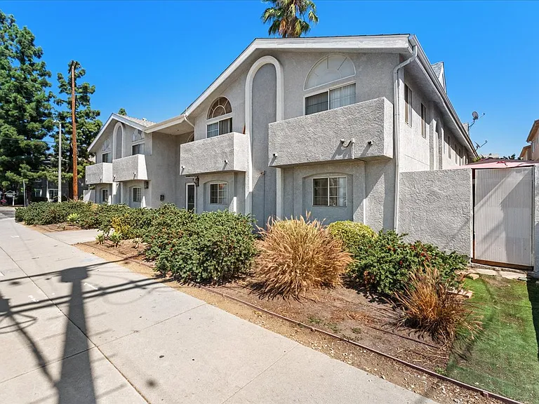 9660 Sepulveda Blvd #10 — Photo 2