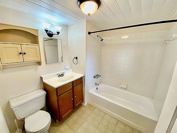 2nd image of 215 Skelly Dr