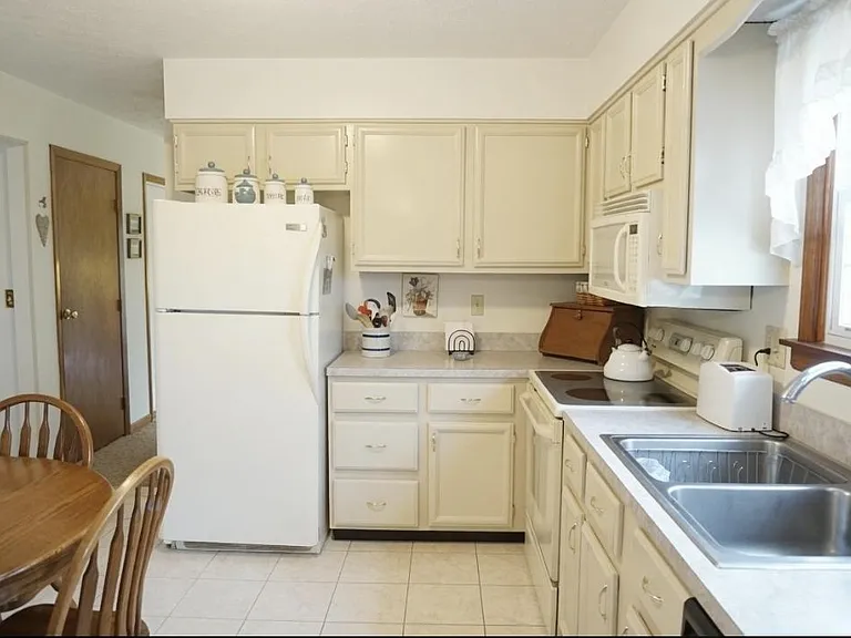 Fridge 2025
Microwave 2026