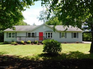 102 Robin Ln, Tobyhanna, PA 18466