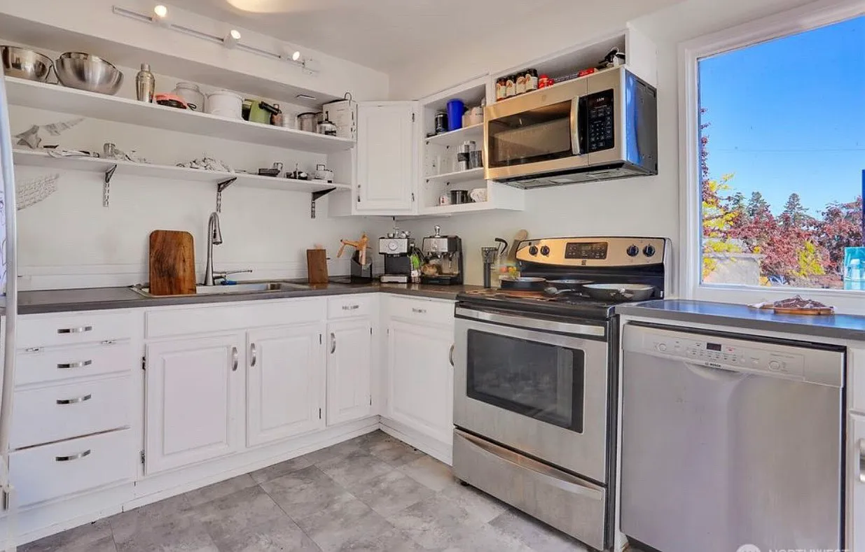 5 bed, 2000 sqft, $4,700 — Photo 4