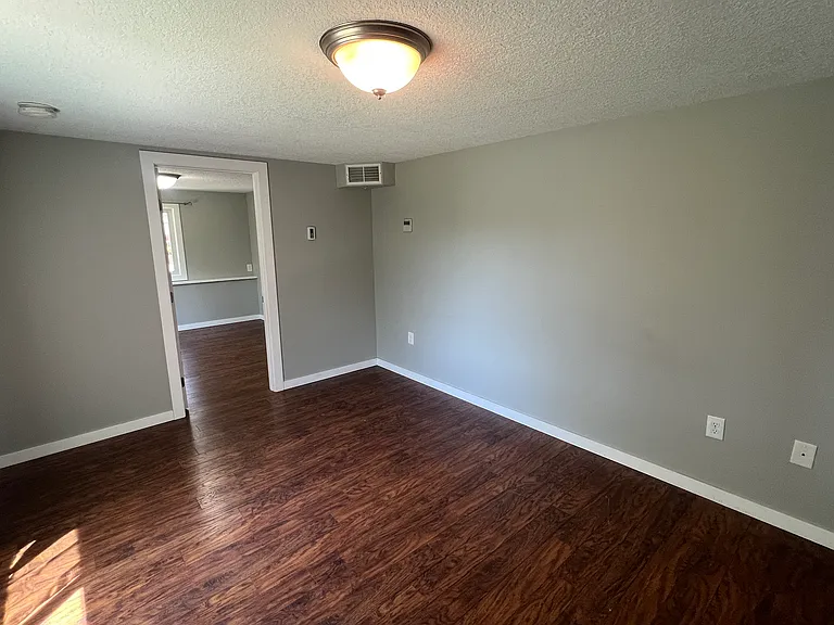 136 14th St NE — Photo 25