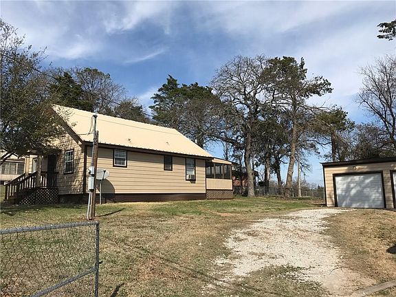 2nd image of 798 Hillcrest Cir