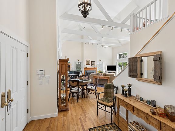 5th image of 36 Montauk Ave