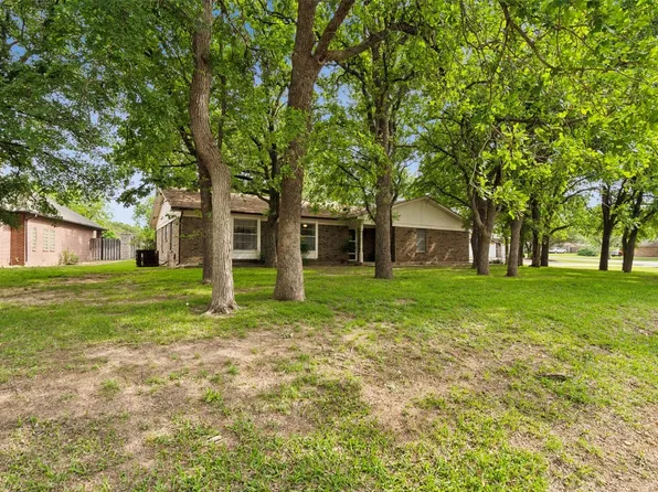 6201 Westover Dr, Granbury, TX 76049
