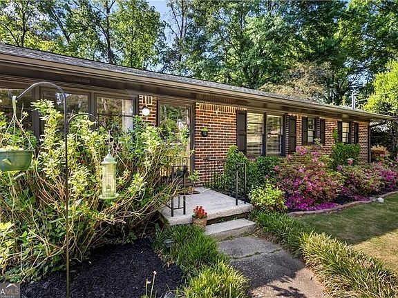 3rd image of 2859 Concord Dr