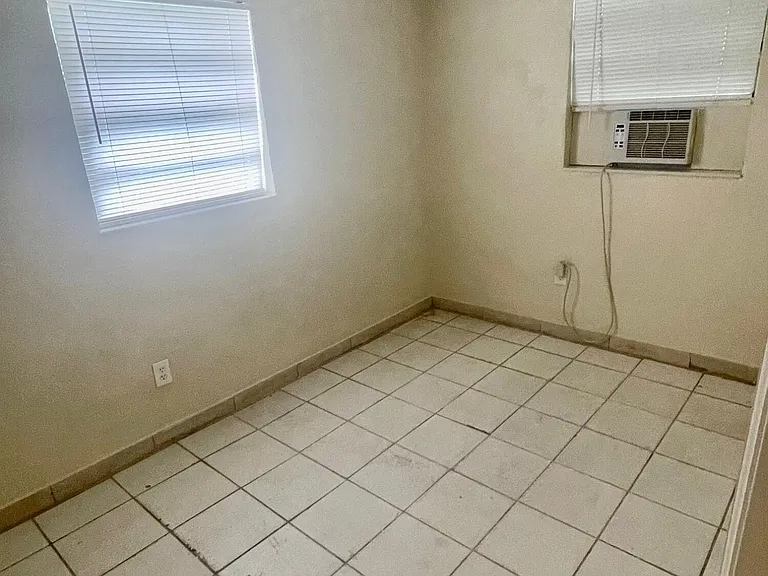 22 NW 8th Ave #1-4 — Photo 7