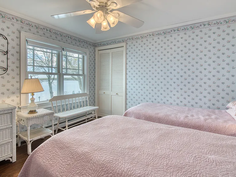 580 South Ln — Photo 10