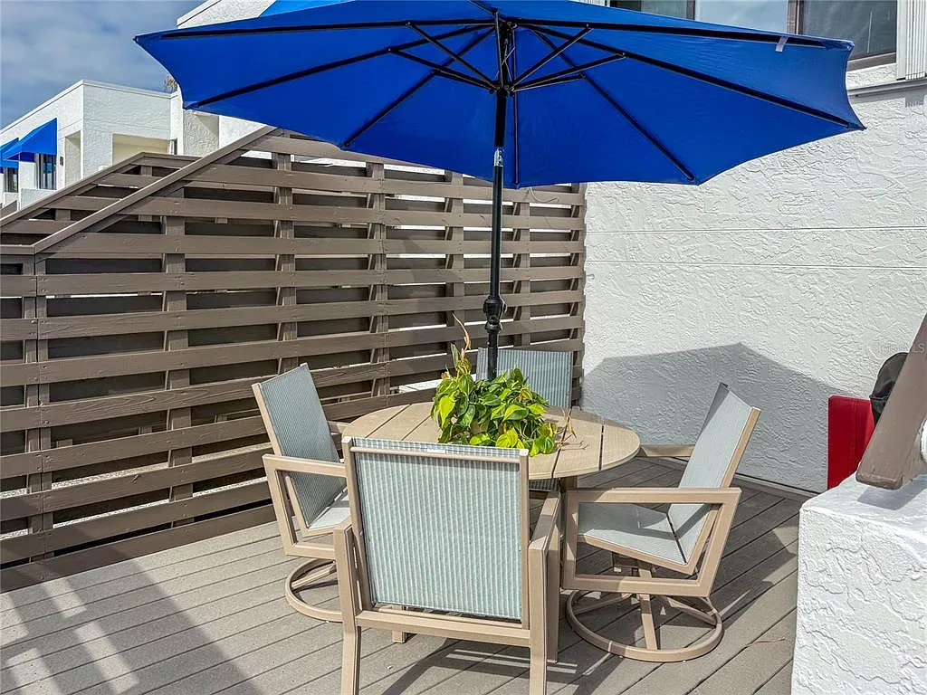2 bed, 2.0 bath, 1601 sqft, $9,000 — Photo 3