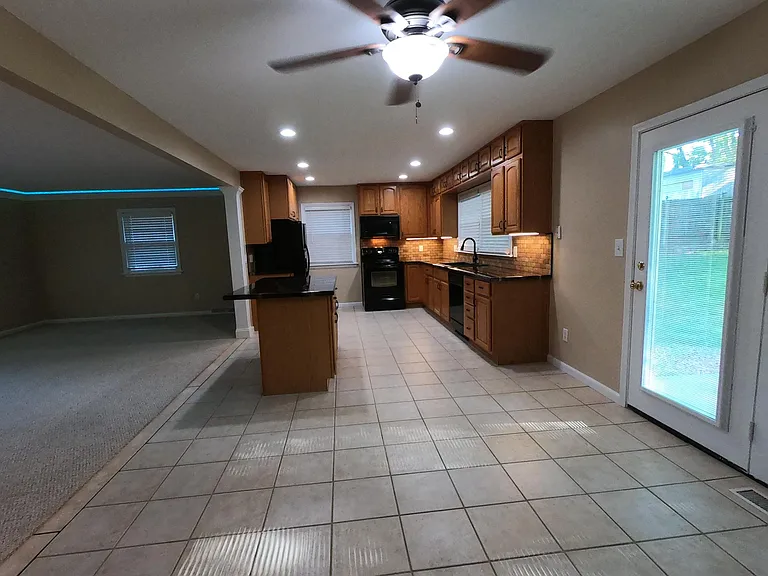 5830 Perry Ln — Photo 13