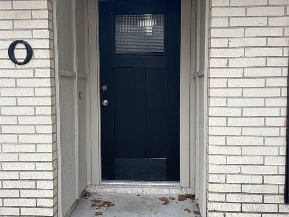 3rd image of 220 Guinevere St
