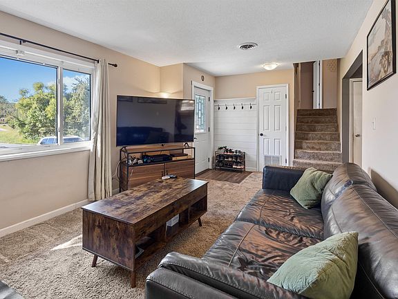 3rd image of 11694 Elizabeth Dr