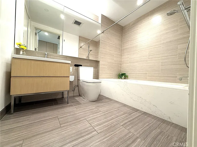 877 Francisco #517 — Photo 10
