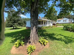 2842 1st Ave NW, Hickory, NC 28601