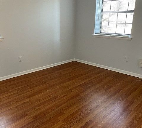 3rd image of 2409 Pond View Dr