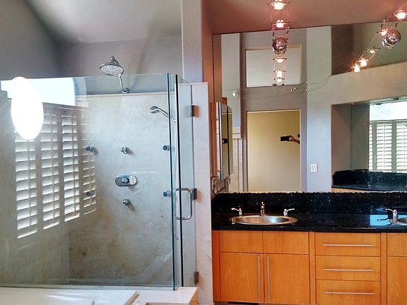 MASTER BATH & JET TUB
