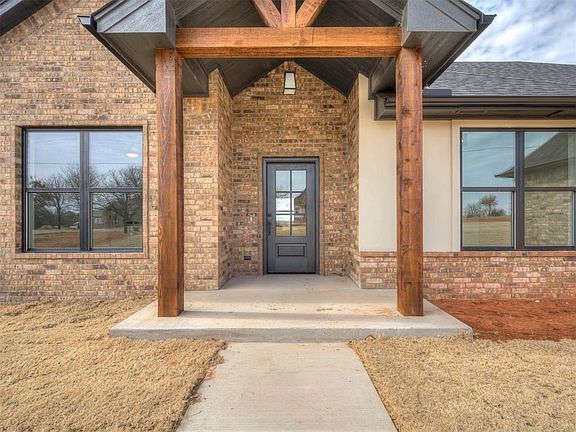 5th image of 1208 Twin Oaks Dr