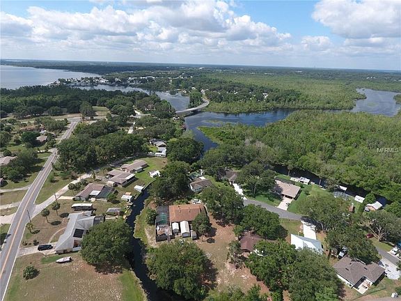 3rd image of 35452 Crescent Dr