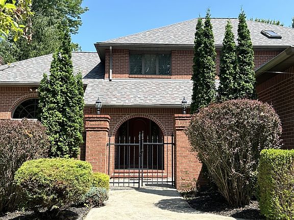 2nd image of 502 Shadow Oaks Dr