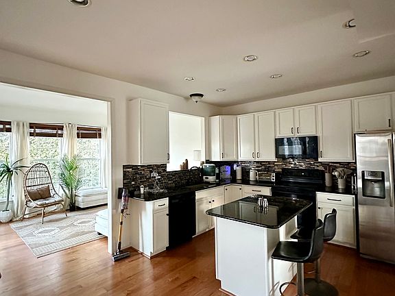 5th image of 82 Kimberwicke Dr N