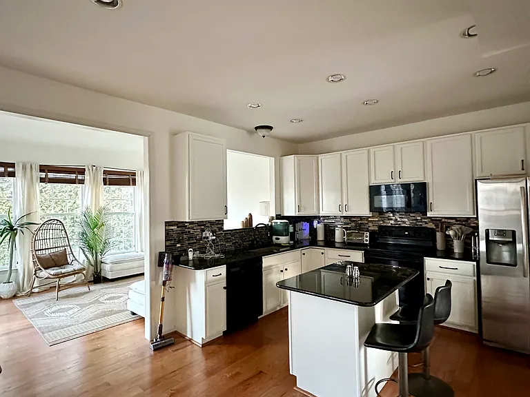 82 Kimberwicke Dr N — Photo 5