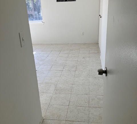 3rd image of 2576 Lakeway Branch Dr #2576