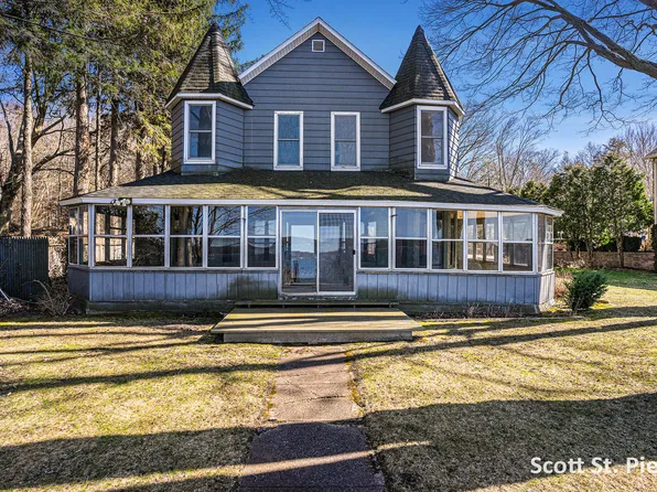 5972 S South Shore Dr, Whitehall, MI 49461