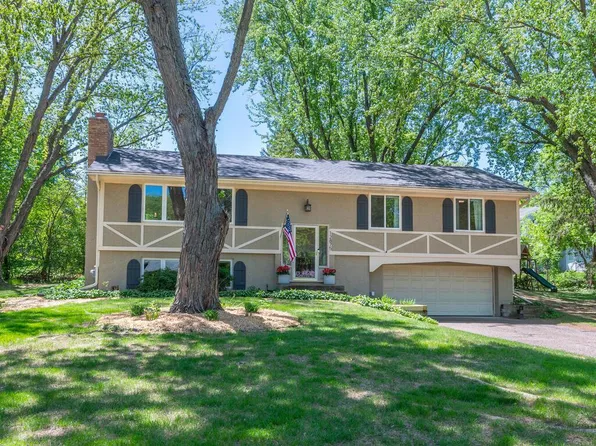 12875 Castleview Ct, Hopkins, MN 55305