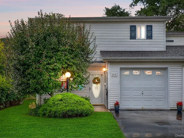 206 Tamerisk Lane, New Windsor, NY 12553