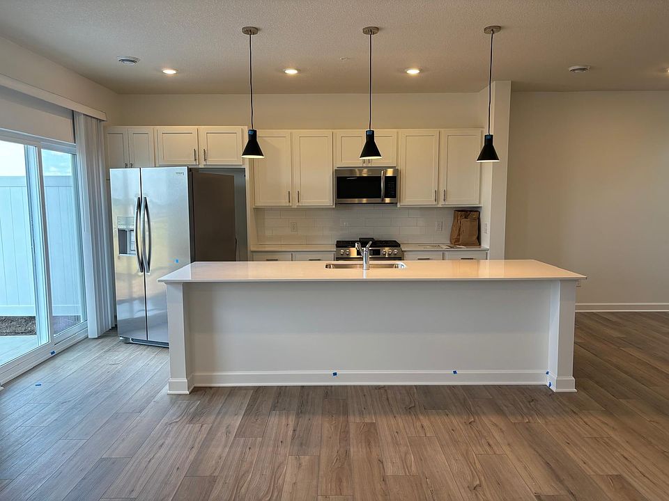 Kitchen with large island