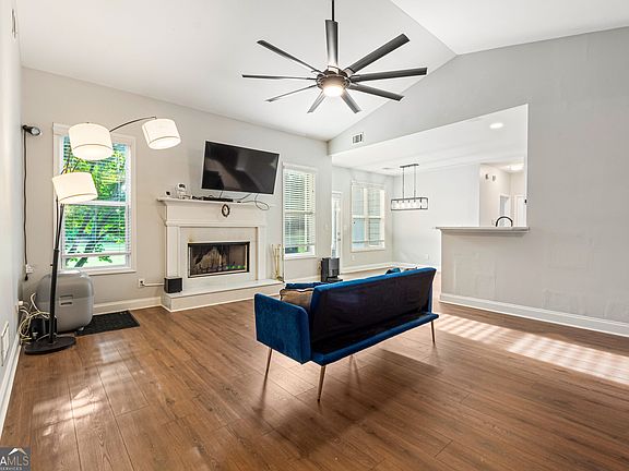 5th image of 115 Linda St