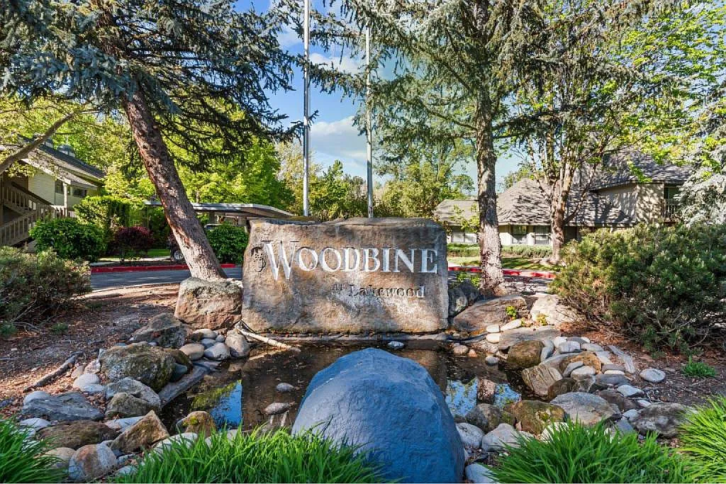 Woodbine — Photo 1