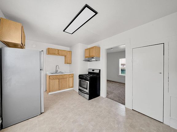 5th image of 445 Benicia Road