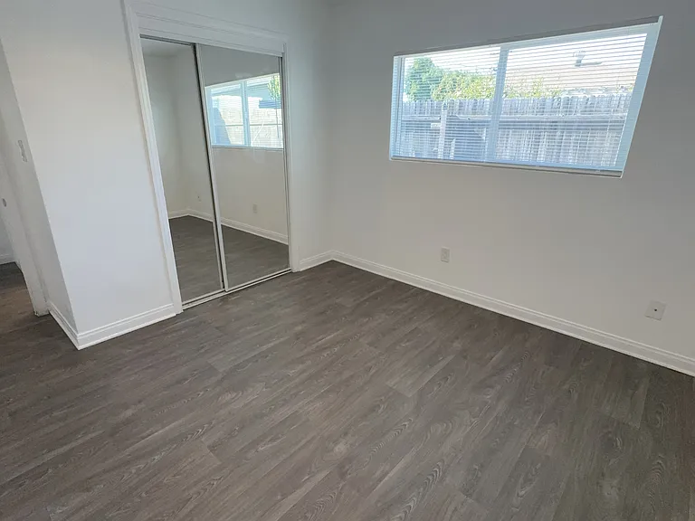 7003 Mount Vernon St — Photo 3