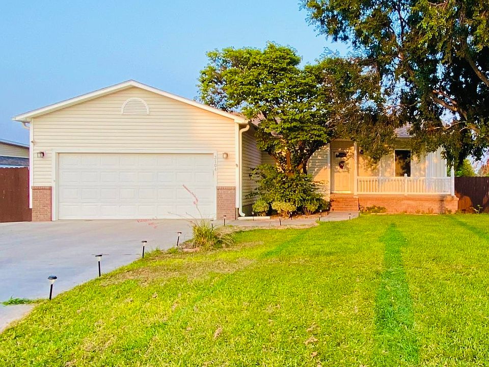 1st image of 3104 Amber Ave