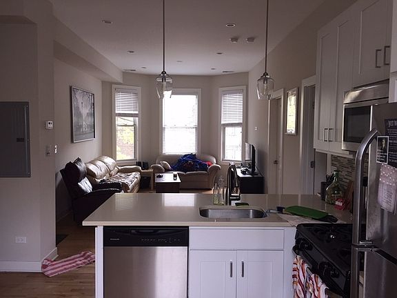 4th image of 2780 N Kenmore Ave #3