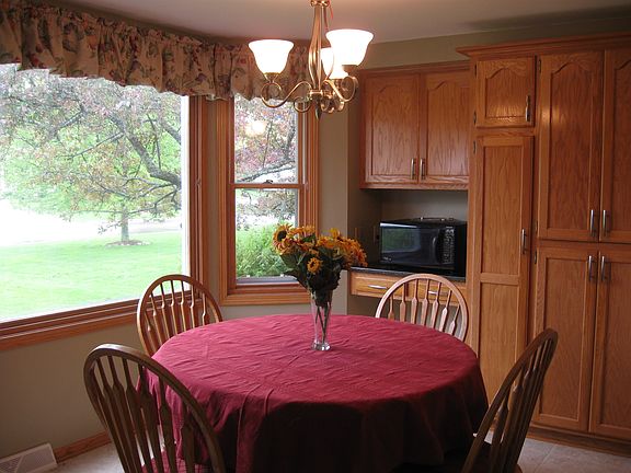 Eat in Kitchen with bay window