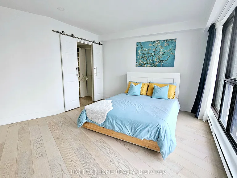 65 Harbour Sq #3306 — Photo 8