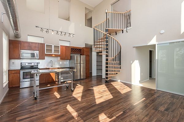 1st image of 275 Union Blvd APT 901