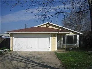 3922 Balsam St photo 1