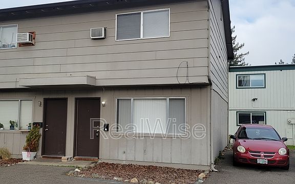 2nd image of 1112 SW 5th St Unit A